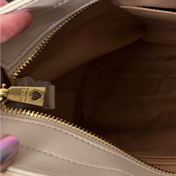 NWT Love Moschino Cream Quilted Borsa Tote & Gold Chain Handles(with dust bag) - Picture 9 of 16